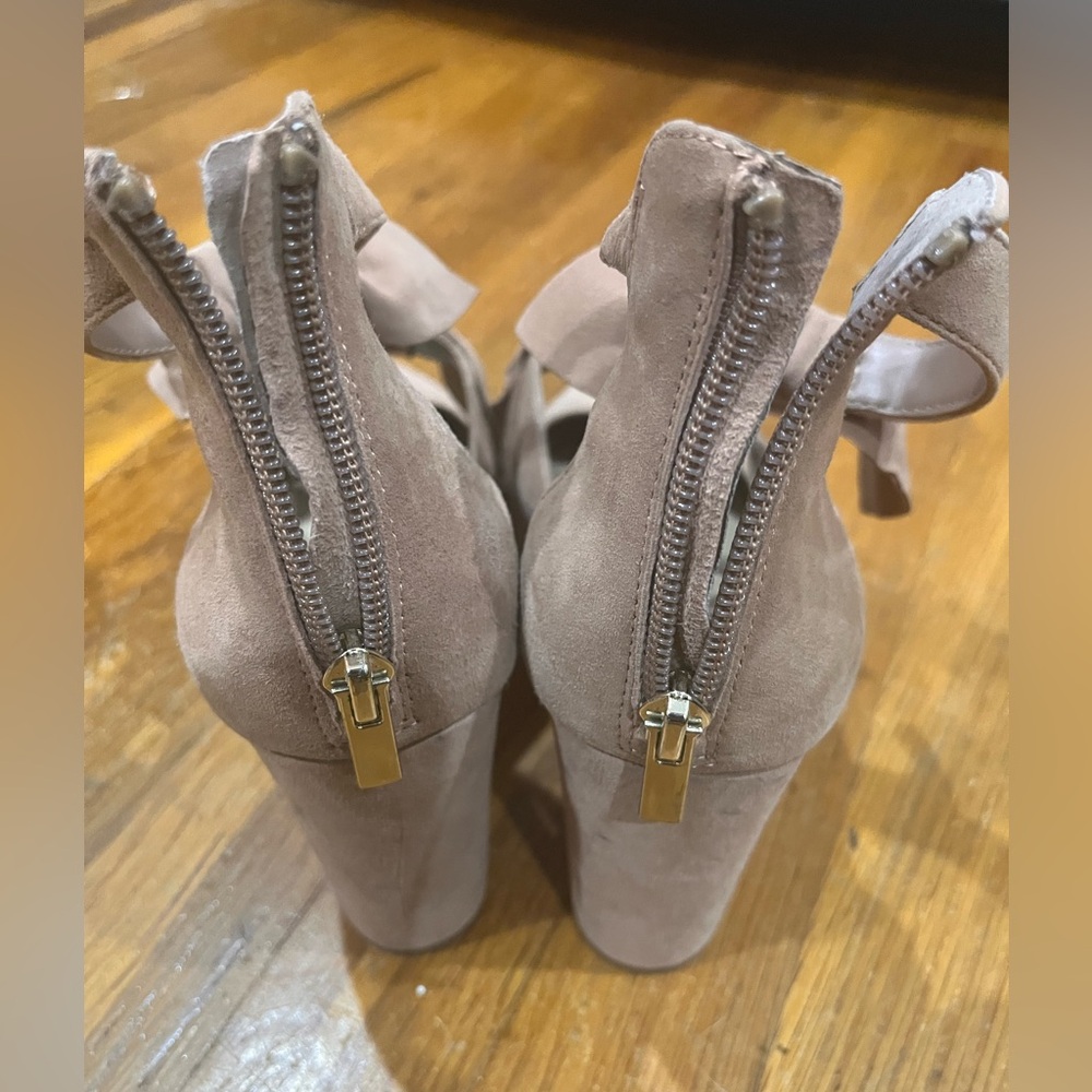 Lord & Taylor Block Heels with Sophisticated Design - Picture 5 of 8